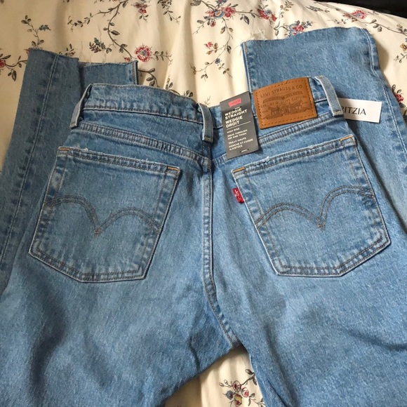 Aritzia Levi’s Wedgie Jeans - Picture 6 of 8